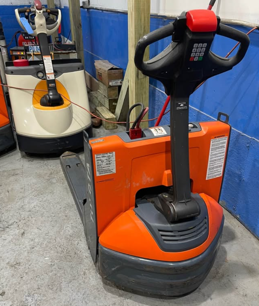 Toyota 8HBW23 ELECTRIC WALKIE PALLET JACKS 4500 lbs Like New 110v charge outlet